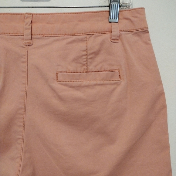 Gap - Girlfriend Khaki Short - Picture 8 of 12